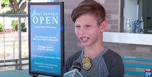 Ce garçon de 9 ans a reçu 5 000 demandes d'adoption après une interview déchirante