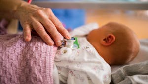 Covid-19 : un bébé de 4 mois décède de complications liées au virus au Portugal