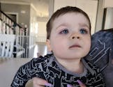 Méfiez-vous des jouets de bain : une maman raconte comment son fils a failli perdre la vue