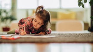 Ecrire à la main rendrait les enfants plus intelligents : une étude explique pourquoi