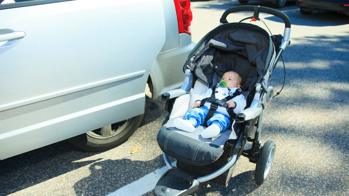 Distraite Une Maman Charge Ses Courses La Poussette Contenant Son Bebe Fonce Dans Un Bus Video Parents Fr Distraite Une Maman Charge Ses Courses La Poussette Contenant Son Bebe Fonce Dans Un Bus Video Parents Fr