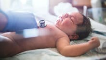 Coronavirus : environ un tiers des nouveau-nés atteints l'ont peut-être attrapé par leur mère