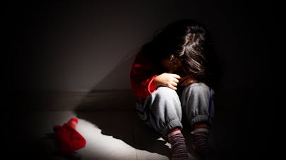 Traumatismes de l’enfance : une étude révèle comment ils traversent les générations