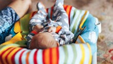 “60 millions de consommateurs” alerte sur les transats inclinés pour bébés