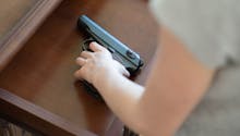 Texas : un enfant de trois ans se tue en jouant avec un pistolet lors de son anniversaire