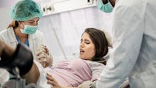 Gestion de la douleur de l’accouchement : la France “peut mieux faire”, d’après une enquête