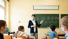 Port du masque à l’école : les conseils d’une orthophoniste pour que les enfants comprennent bien l’enseignante
