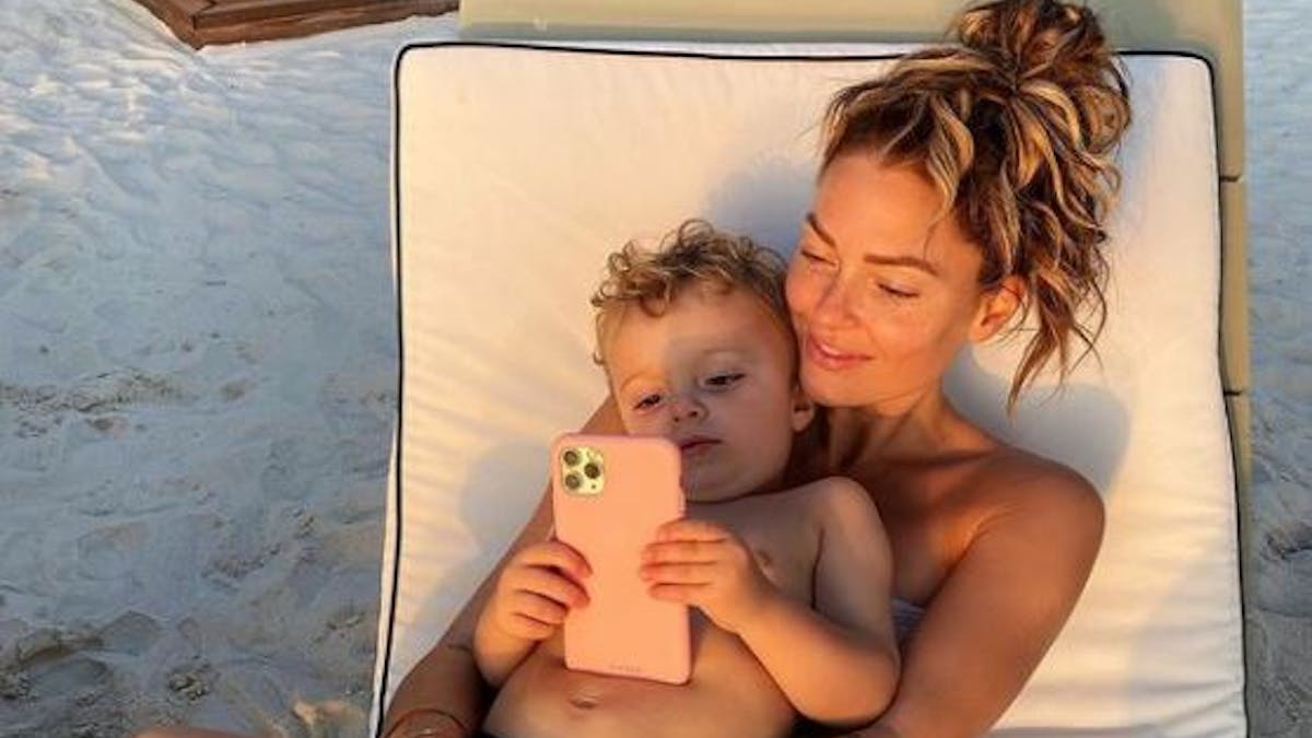 Caroline Receveur Maman Son Fils De 2 Ans Dort Toujours Dans Le Lit Parental Parents Fr Caroline Receveur Maman Son Fils De 2 Ans Dort Toujours Dans Le Lit Parental Parents Fr