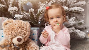 Noël : jouets électriques, pâte Slime... bien choisir les cadeaux pour éviter les risques chez les enfants