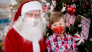 États-Unis : 50 enfants exposés au coronavirus par un Père et une Mère Noël atteints de la Covid-19
