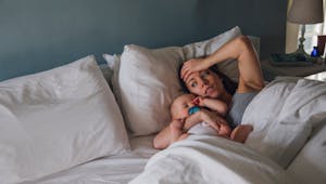 Sommeil des parents : des nuits perturbées pendant six ans environ, d’après une étude 