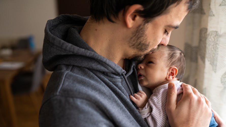 Casting : M6 à la recherche de papas pour un documentaire sur le congé paternité