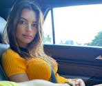 Emily Ratajkowski enceinte : nue, elle dévoile son baby-bump