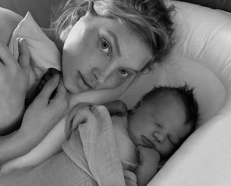 Esla Hosk Le Mannequin Victoria S Secret Raconte Son Accouchement Au Naturel Parents Fr Esla Hosk Le Mannequin Victoria S Secret Raconte Son Accouchement Au Naturel Parents Fr