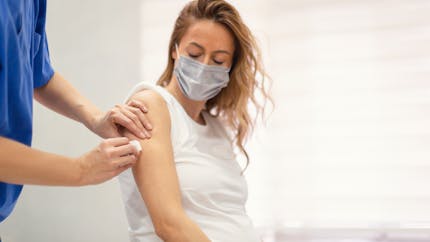 Covid-19 : pourquoi les femmes enceintes ne sont-elles pas prioritaires pour la vaccination ? 
