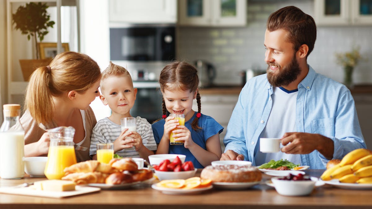 Petit Dejeuner Des Enfants Un Repas Sain Et Equilibre Yavourts Fromages Fruits Cereales Parents Fr Petit Dejeuner Des Enfants Un Repas Sain Et Equilibre Yavourts Fromages Fruits Cereales Parents Fr