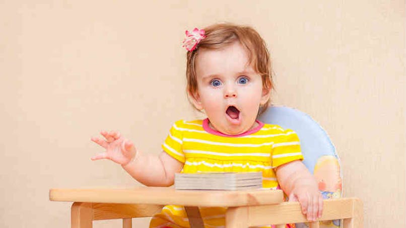 fille en train de manger