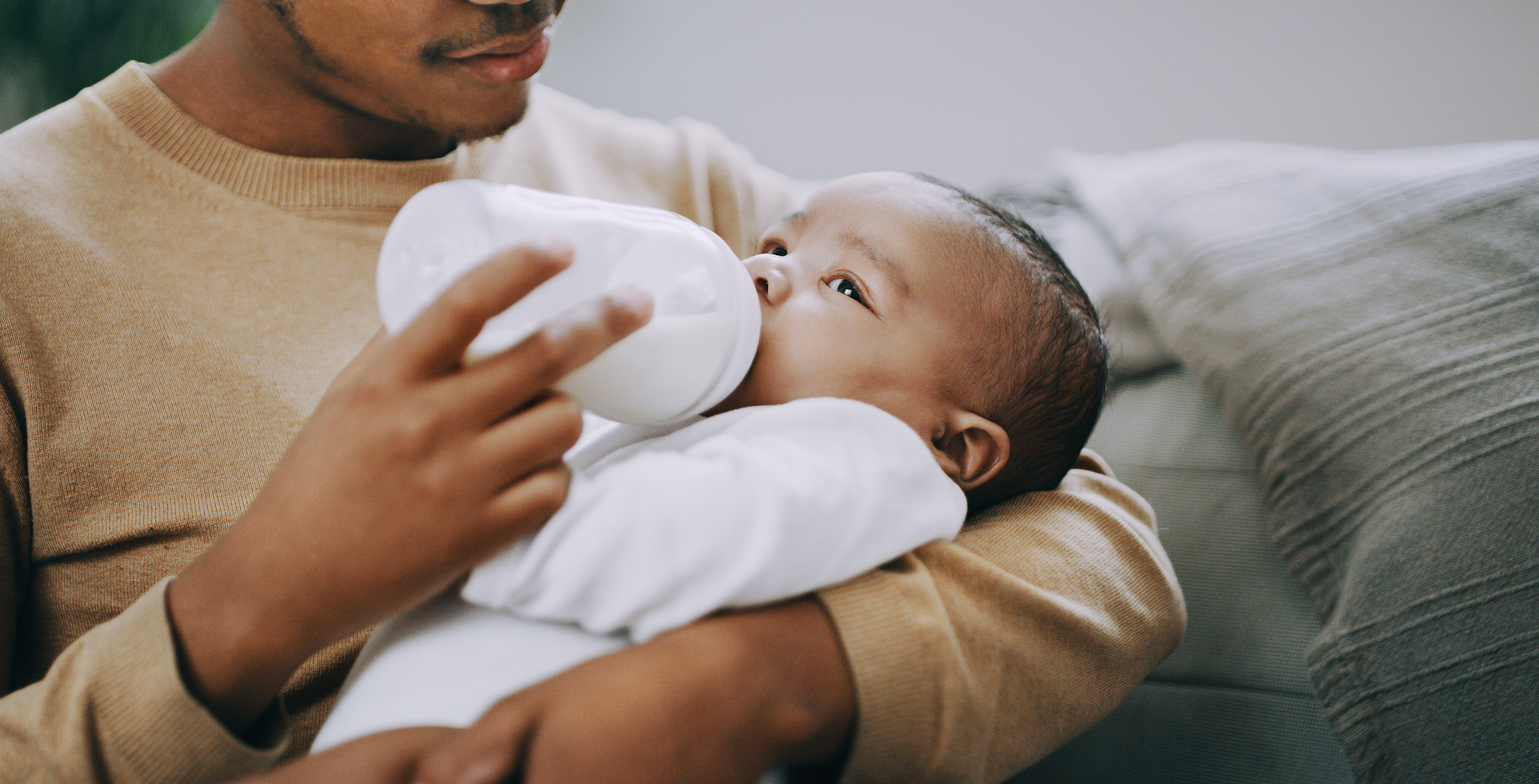 Lait Bebe Bio Quels Sont Les Meilleurs Laits Infantiles Bio Age Par Age Parents Fr