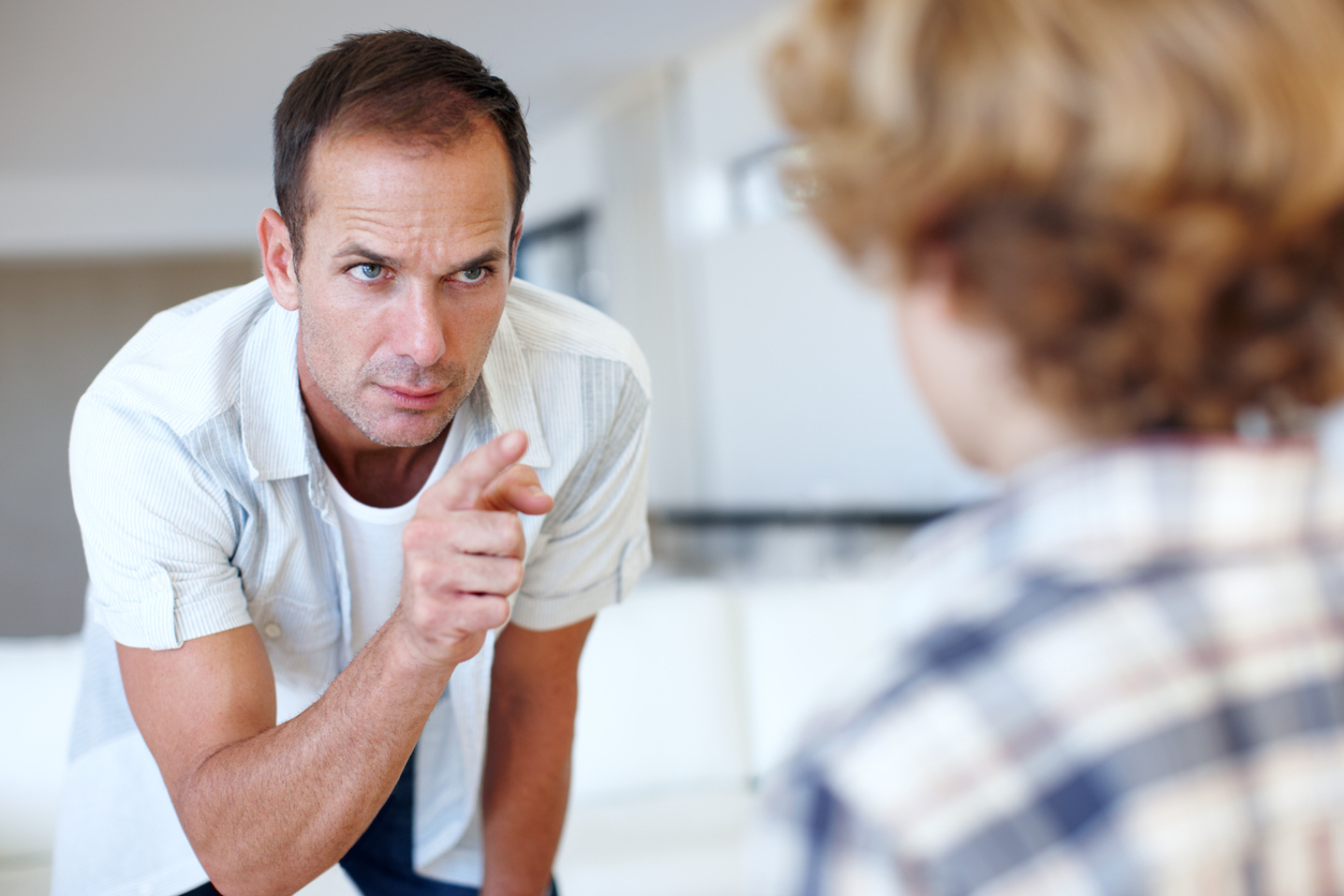 Sévérité des parents : une étude détaille son impact sur le développement cérébral de l’enfant