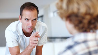 Sévérité des parents : une étude détaille son impact sur le développement cérébral de l’enfant