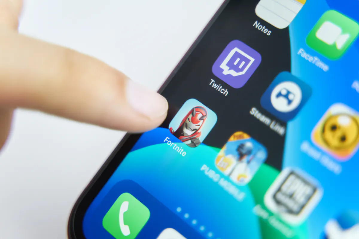 Smiley Face Lesson Check Fortnite : à partir de quel âge jouer ? | Parents.fr