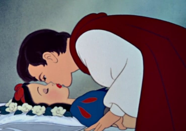 Blanche Neige Le Baiser Du Prince Charmant A L Origine D Une Polemique Parents Fr