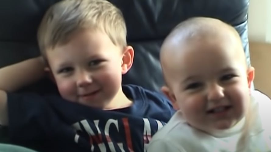 vidéo deux petits garçons