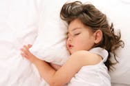 Sommeil : combien d'heures doit dormir un enfant de 2 ans pour protéger sa vision ?