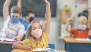 Les pédiatres demandent l'arrêt du port du masque à l'école, même en intérieur