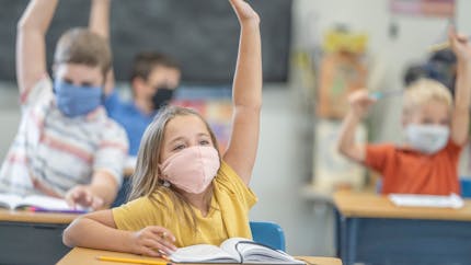 Les pédiatres demandent l'arrêt du port du masque à l'école, même en intérieur