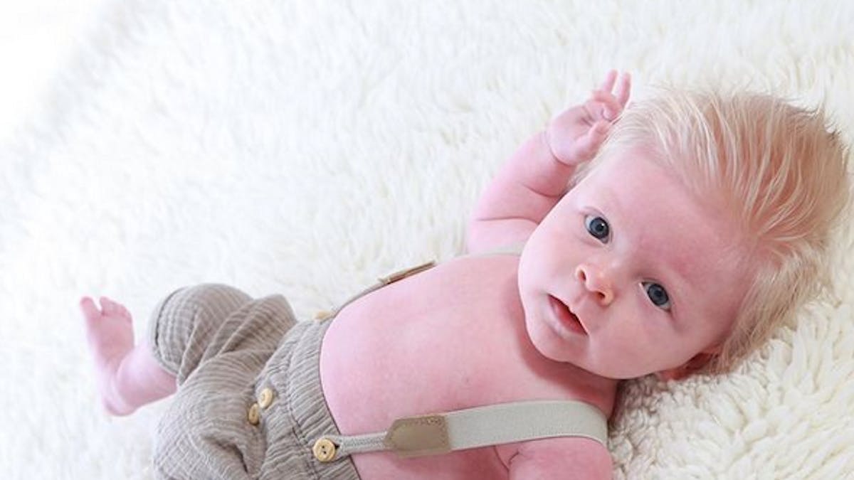 Ce Bebe Est Ne Avec Une Etonnante Chevelure Il Ne Vous Fait Pas Penser A Quelqu Un Parents Fr Ce Bebe Est Ne Avec Une Etonnante Chevelure Il Ne Vous Fait Pas Penser A Quelqu Un Parents Fr
