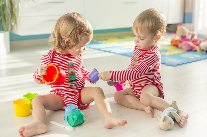 Top 15 des pr noms pour faux jumeaux fille et gar on PARENTS