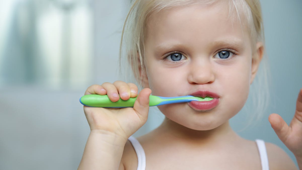 Comment Choisir La Brosse A Dents De Bebe Parents Fr Comment Choisir La Brosse A Dents De Bebe Parents Fr