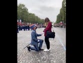 L'émouvante demande en mariage d'un soldat avant le défilé du 14 juillet