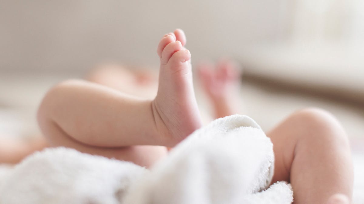 Une Mere Adolescente De 18 Ans Abandonne Son Bebe D Un Jour Parents Fr Une Mere Adolescente De 18 Ans Abandonne Son Bebe D Un Jour Parents Fr