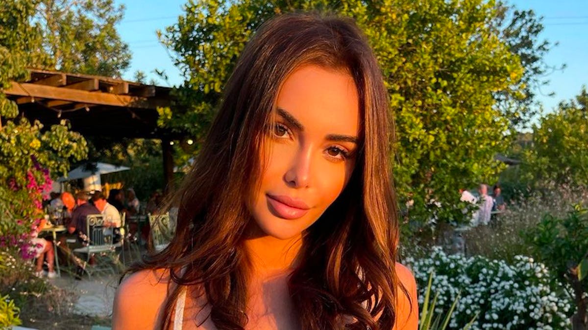 Nabilla A Attrape Le Syndrome Pieds Mains Bouche De Milann Parents Fr Nabilla A Attrape Le Syndrome Pieds Mains Bouche De Milann Parents Fr