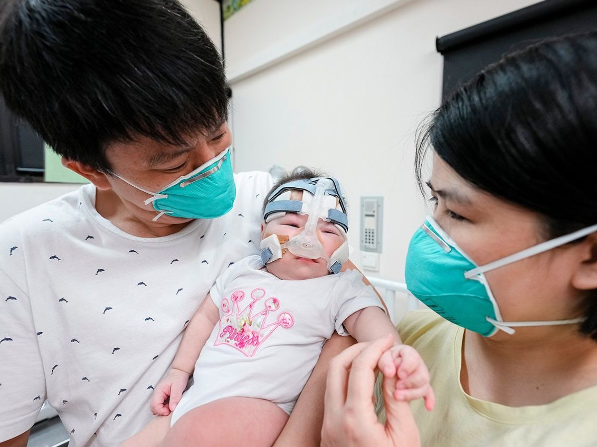 Le Plus Petit Bebe Du Monde A La Naissance Quitte Enfin L Hopital En Bonne Sante Flipboard