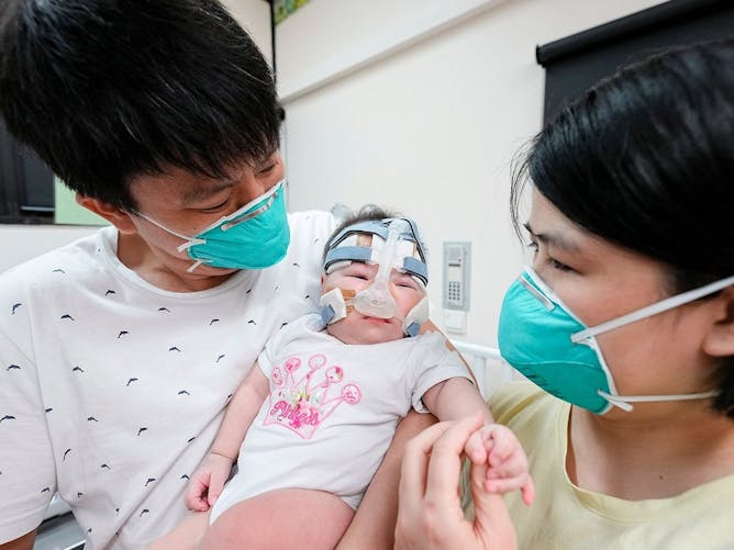 Les parents du plus petit bébé du monde à la naissance peuvent enfin rentrer pour la première fois chez eux après 13 mois d'hospitalisation
