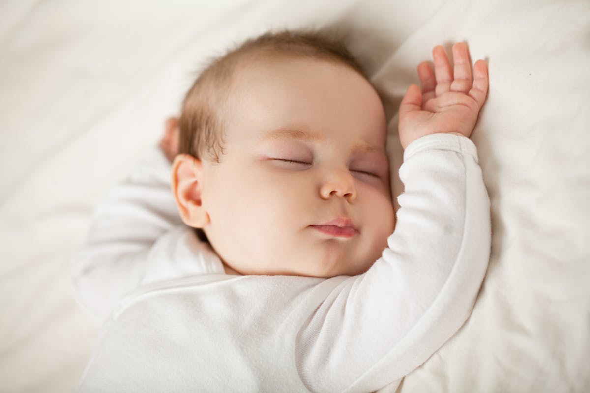 Comment habiller bébé la nuit selon les températures et saisons ?