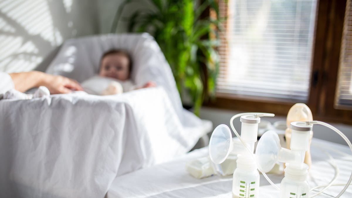 Alimentation Bebe 3 Mois Ce Qui Change Dans L Alimentation Bebe 3 Mois Avant La Diversification Alimentaire Et Avec La Fin Du Conge Maternite Parents Fr Alimentation Bebe 3 Mois Ce Qui Change Dans L Alimentation Bebe 3 Mois Avant La Diversification Alimentaire Et Avec La Fin Du Conge Maternite Parents Fr