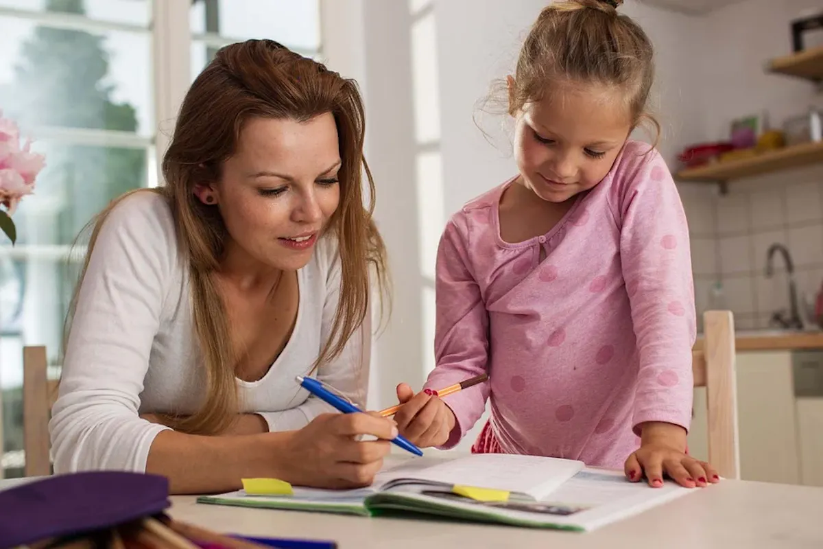 Nouvelle loi : peut-on encore faire l'école à la maison ? | Parents.fr