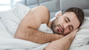 TikTok : pourquoi dormir nu est déconseillé, surtout pour le bien-être du partenaire