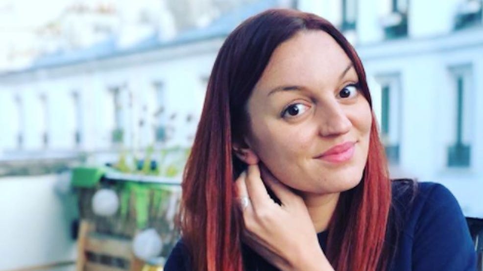 Laura Calu (Scènes de ménages) l’humoriste annonce une heureuse nouvelle YouTube Laura Calu (Scènes de ménages) l’humoriste annonce une heureuse nouvelle YouTube