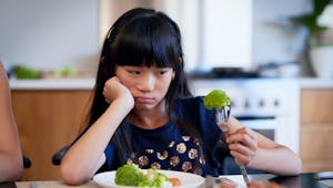 Votre enfant est un “mangeur difficile” ? Voici ce qu'il faut faire, selon des chercheurs