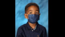 Un enfant refuse d'enlever son masque pour la photo de classe... et récolte 25 000 dollars en récompense !
