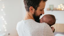 Congé paternité : il sera bientôt élargi à d’autres catégories professionnelles, lesquelles ?