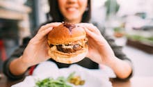 États-Unis : ce mystérieux burger qui déclenche les accouchements