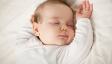 Quelles sont les significations des positions de bébé dans son sommeil ?