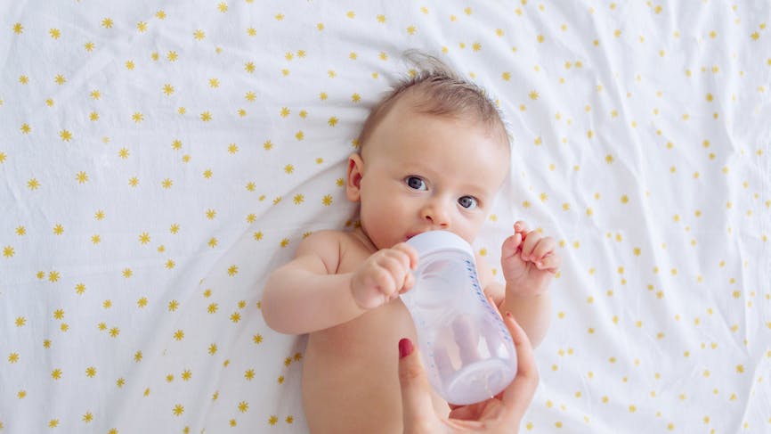 Peut-on donner de l’eau à un bébé ?
