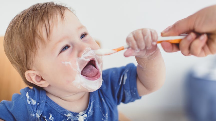 Diversification alimentaire : quels yaourts et fromages pour mon bébé ?